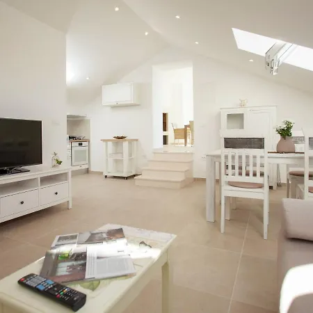 Villa Charming In On The Beach